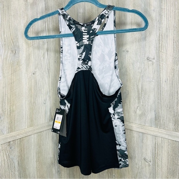 Under Armour Cool Switch Run Tank - Picture 5 of 7